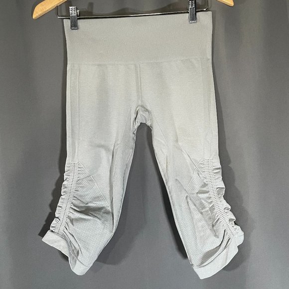 Lululemon Workout Capris - Picture 1 of 3